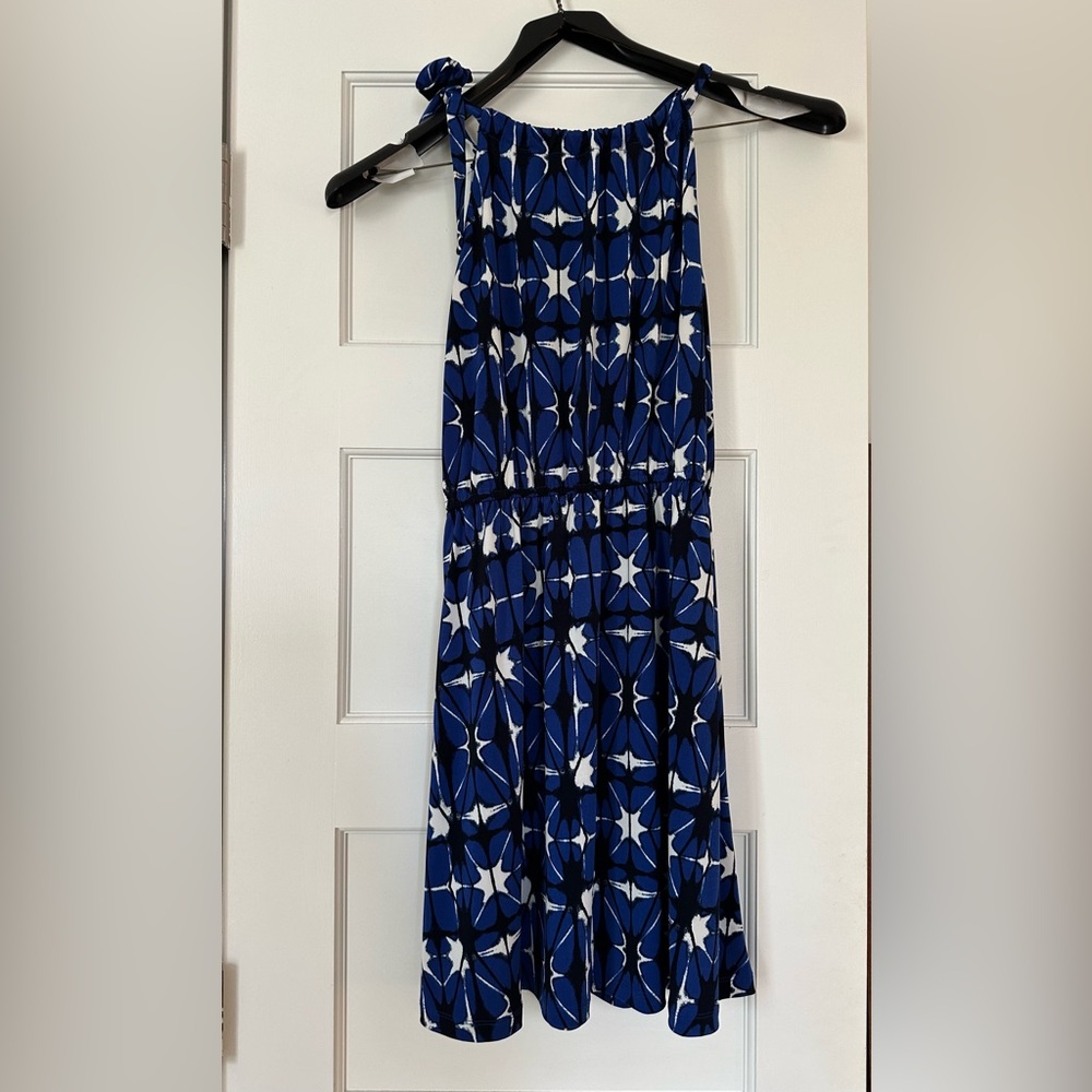 Ties over one shoulder